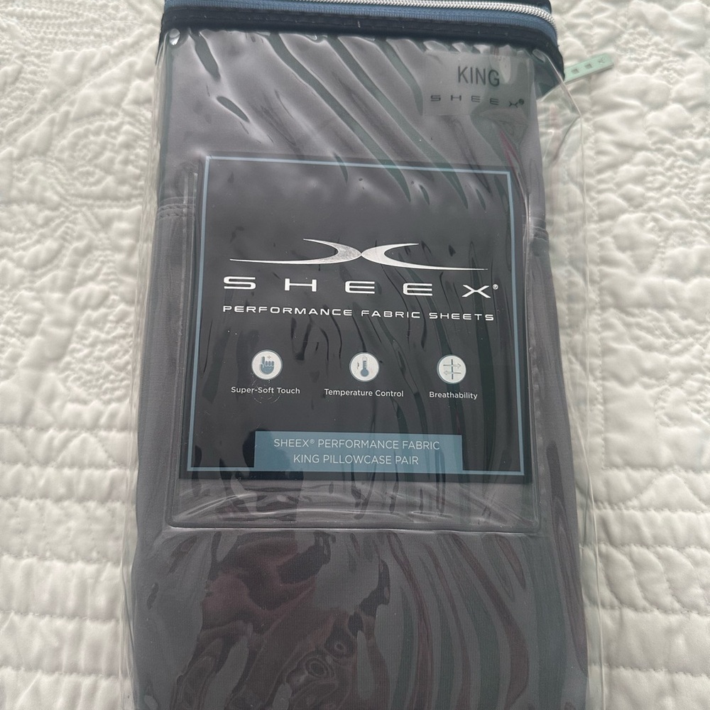 NWT - Sheex Performance Fabric Pillowcase Pair